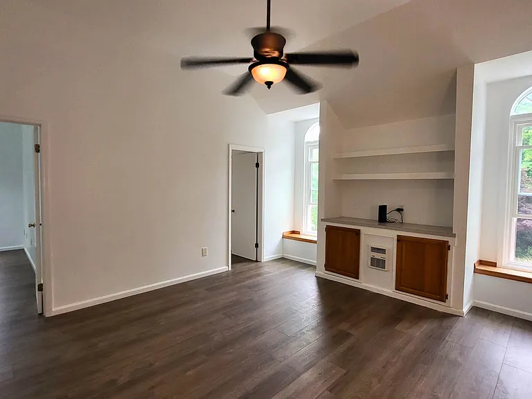 19 Friendship Ln — Photo 3