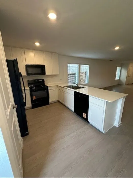 4 bed, 1900 sqft, $2,345 — Photo 3