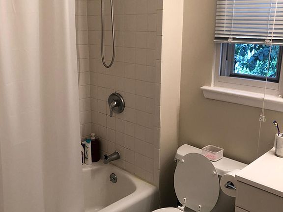 3rd image of 26 Wedgewood Dr