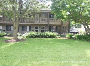 1970 White Pond Dr, Akron, OH 44313