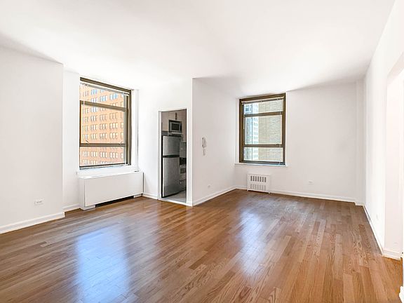 4th image of 4 Park Ave APT 11L