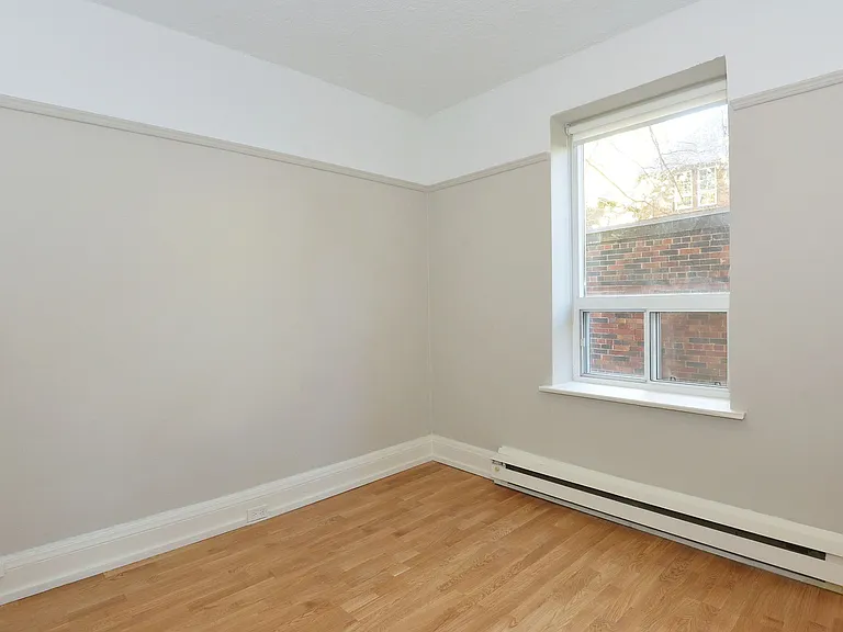 110 Oriole Pkwy #50040A-107 — Photo 8