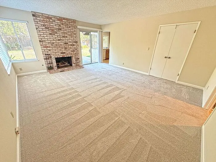 4 bed, 2.5 bath, 2176 sqft, $5,150 — Photo 4