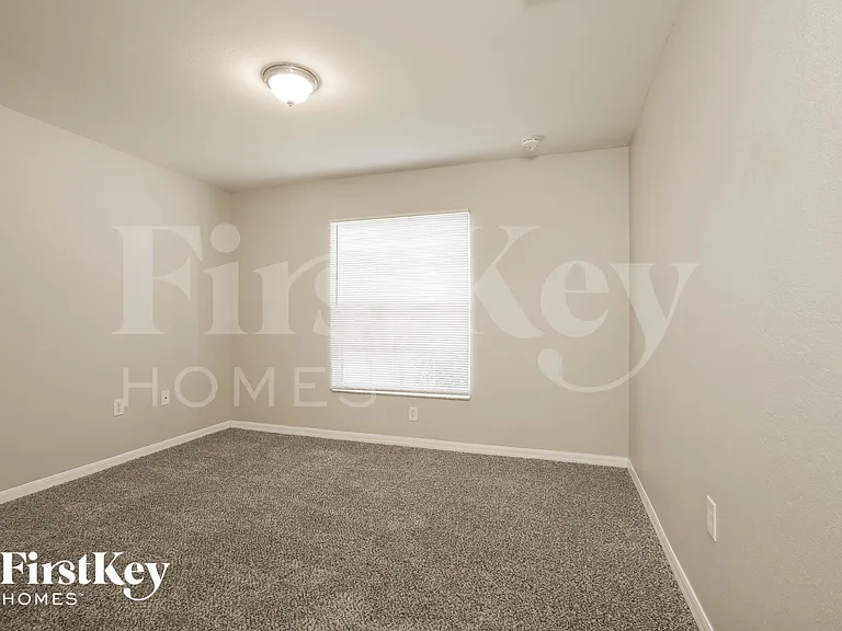 521 NW 14th Ter — Photo 12