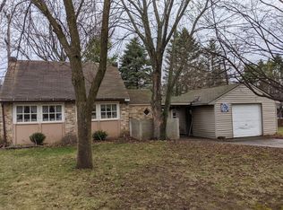 805 N 112th St, Wauwatosa, WI 53226