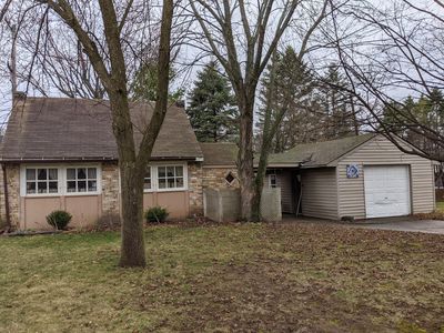 805 N 112th St, Wauwatosa, WI, 53226