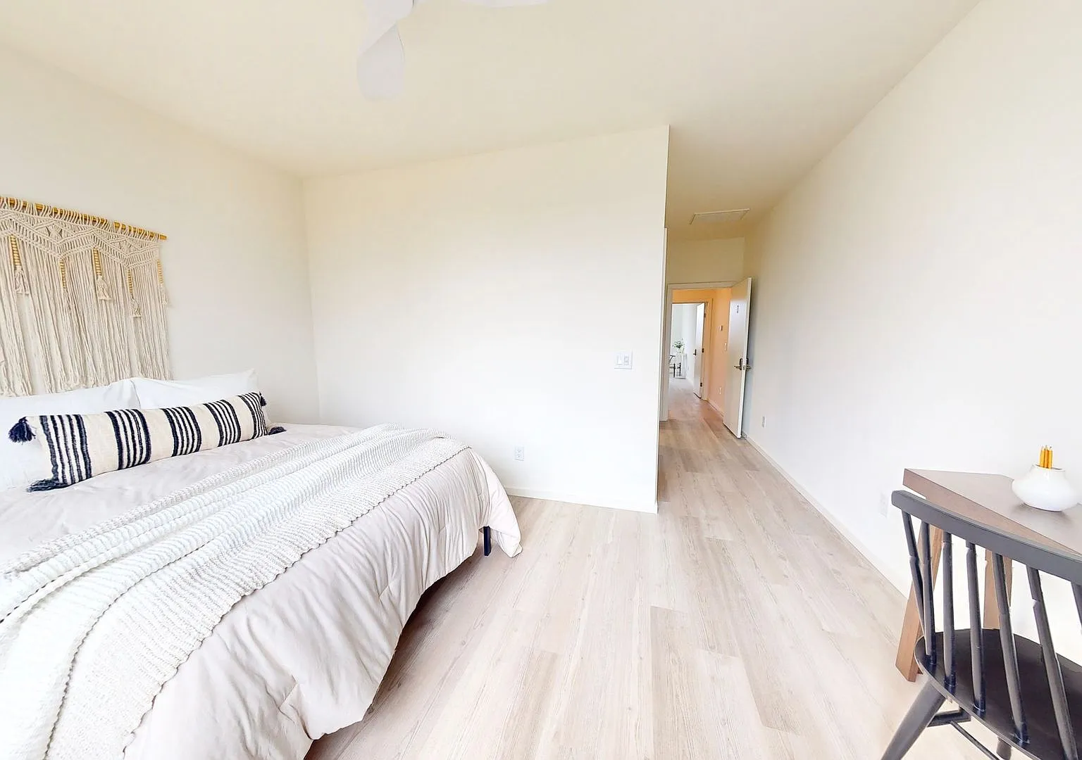 Private Room with Walk-In Closet Utilities & WiFi Included — Photo 2