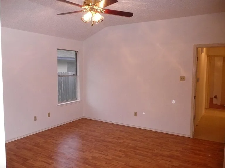734 Latteridge Dr — Photo 9