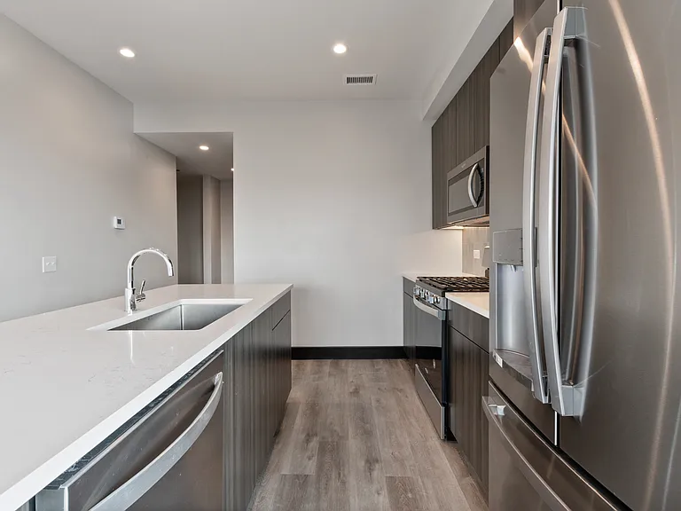 1123 W Randolph St #401 — Photo 4