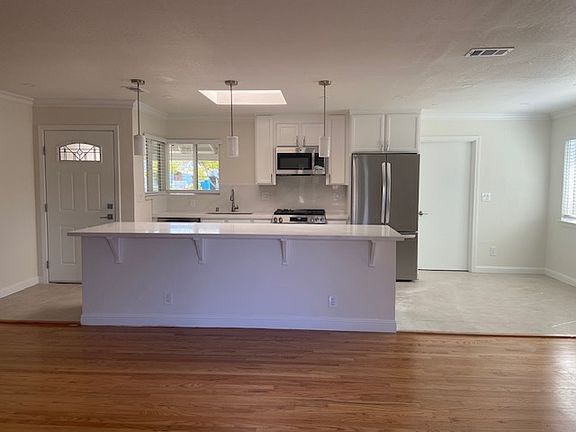 4th image of 791 Belfair Ct