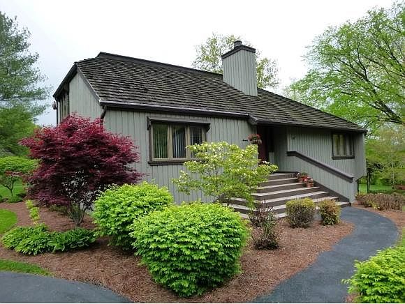 1st image of 79 Crown Cir