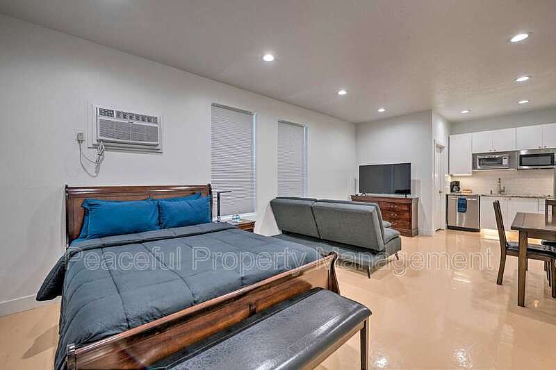 1st image of 2324 S Green St #U3