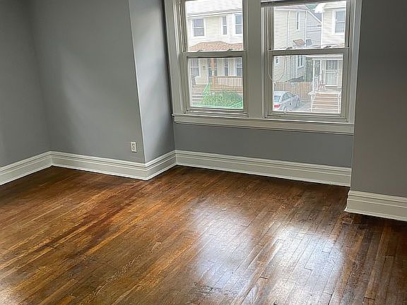 4th image of 1299 W 85th St