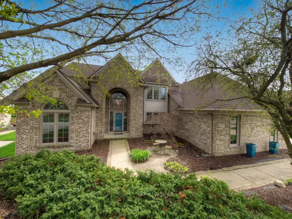 48135 Covington Ct, Canton, MI 48187