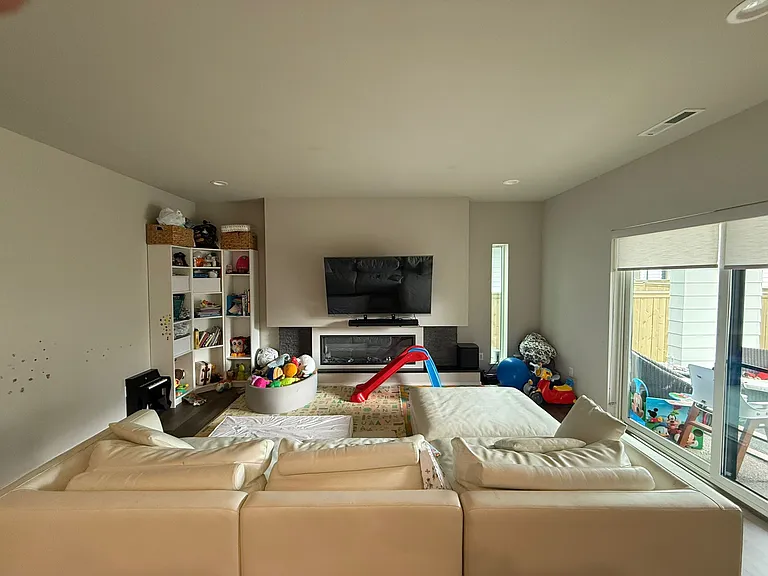 22960 SE Sycamore St — Photo 2