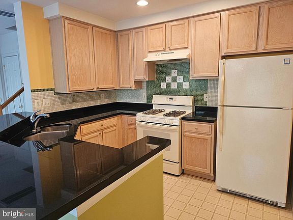 4th image of 343 Fallsgrove Dr Unit 47