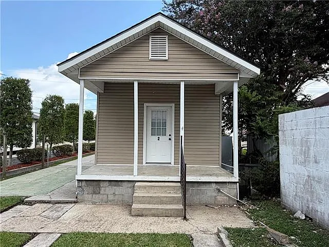 924 Derbigny St — Photo 1