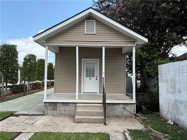 924 Derbigny St, Gretna, LA 70053