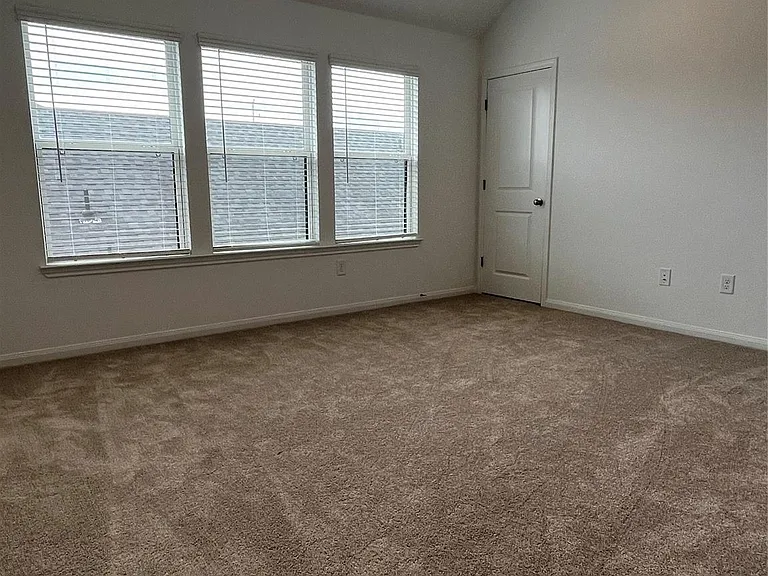 18206 Sonresa Way — Photo 16