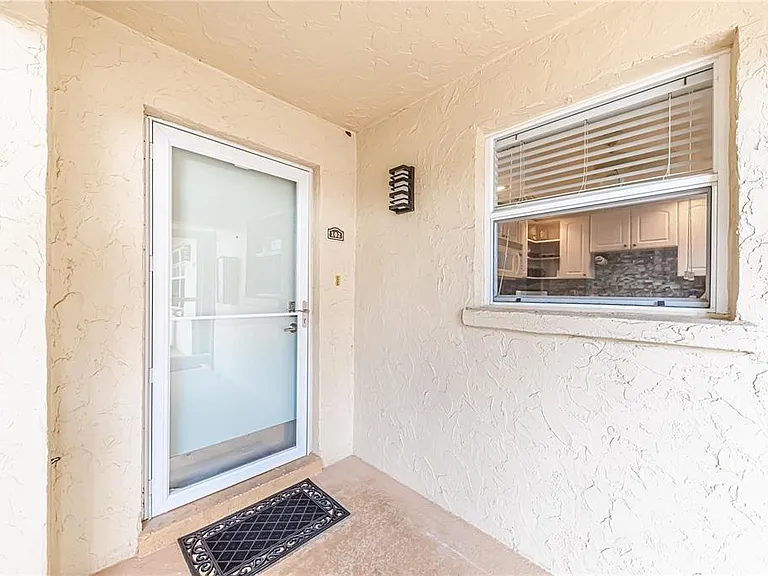 616 Flamingo Dr #102 — Photo 2