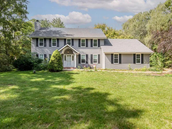 W250S8855 Center DRIVE, Big Bend, WI 53103