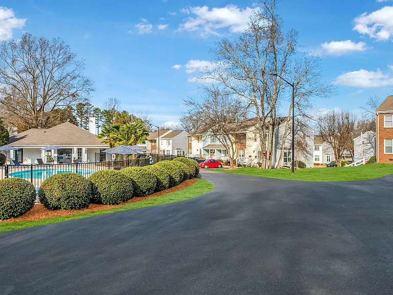 Yorktowne Village — Photo 8