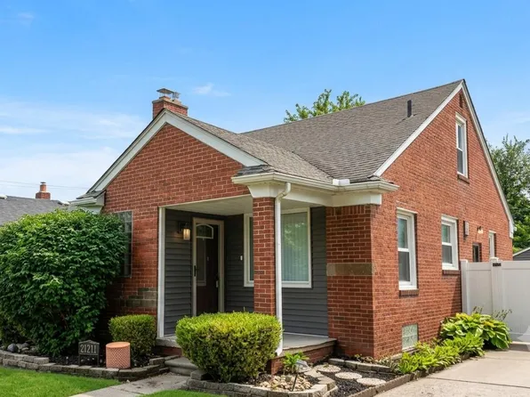 21211 Newcastle Rd, Harper Woods, MI 48225