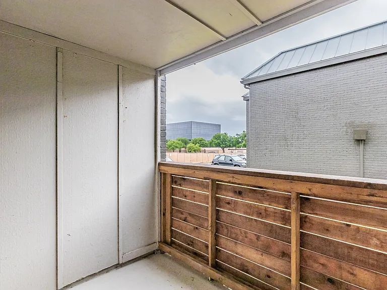 Verano Oaks Apartments — Photo 43
