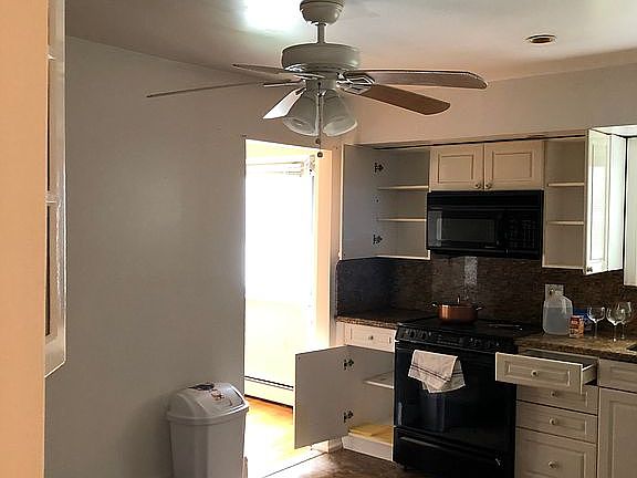 3rd image of 284 Cameo Ct