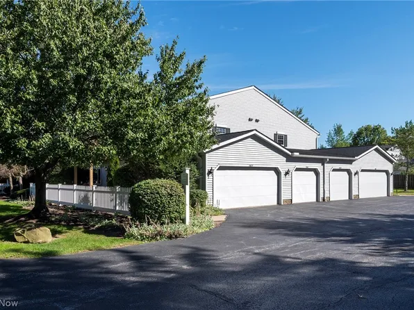 17677 Eastbrook Trl, Chagrin Falls, OH 44023