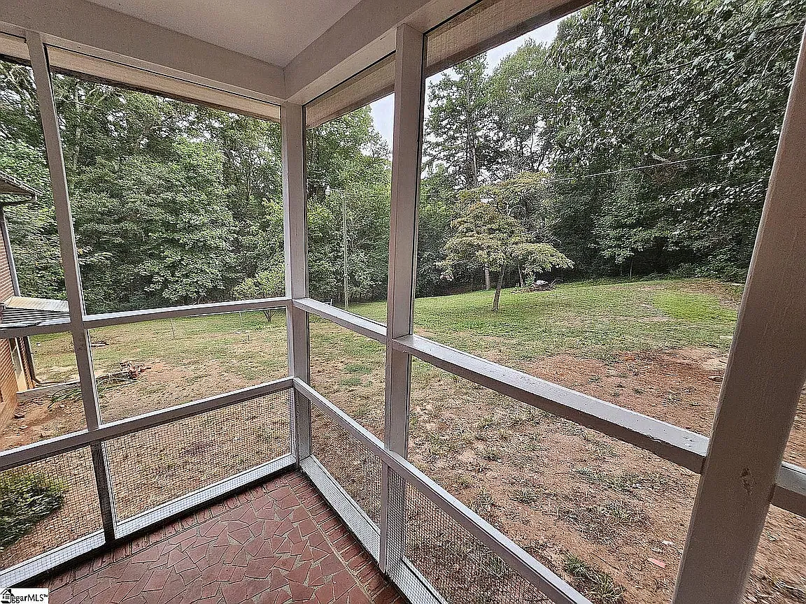 3 bed, 2200 sqft, $1,800 — Photo 4