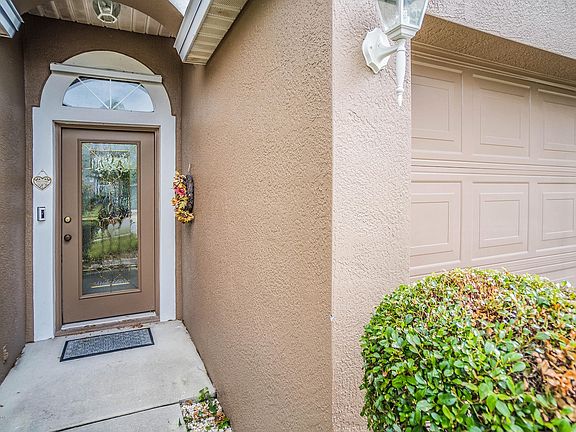 4th image of 864 Villa Dr