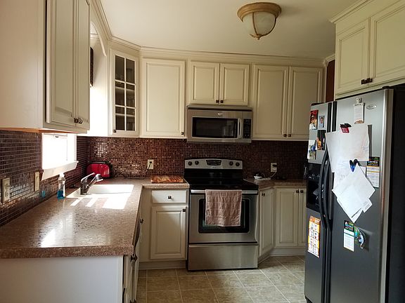 4th image of 125 Charlton St