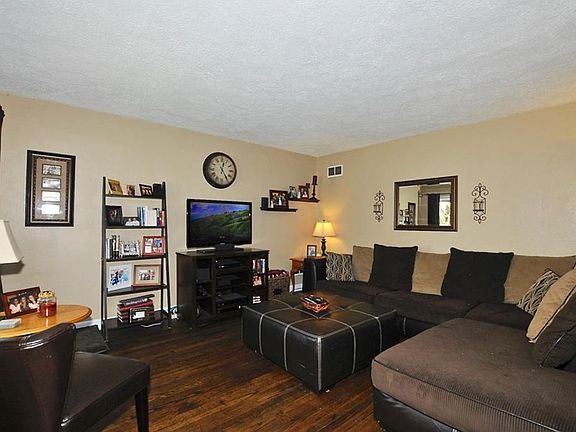 4th image of 467 Pickett St