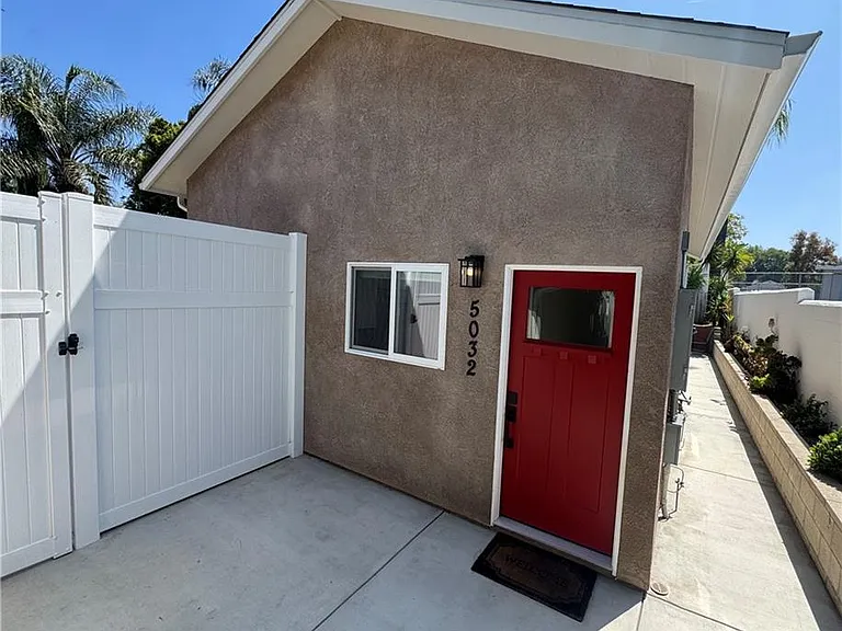 5032 Serrania Ave — Photo 1