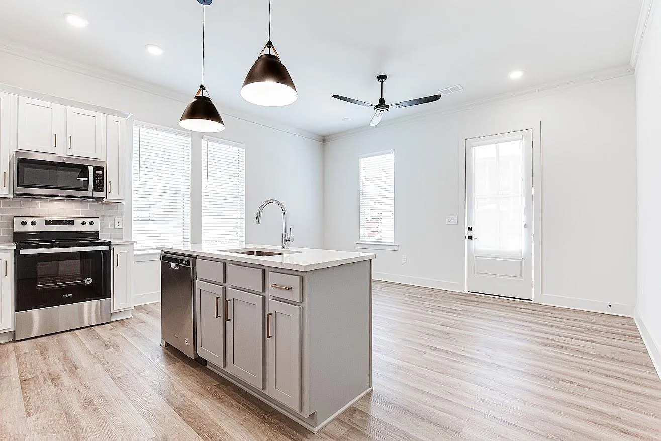 One Athens - 610 Barnett Shoals Rd — Photo 1
