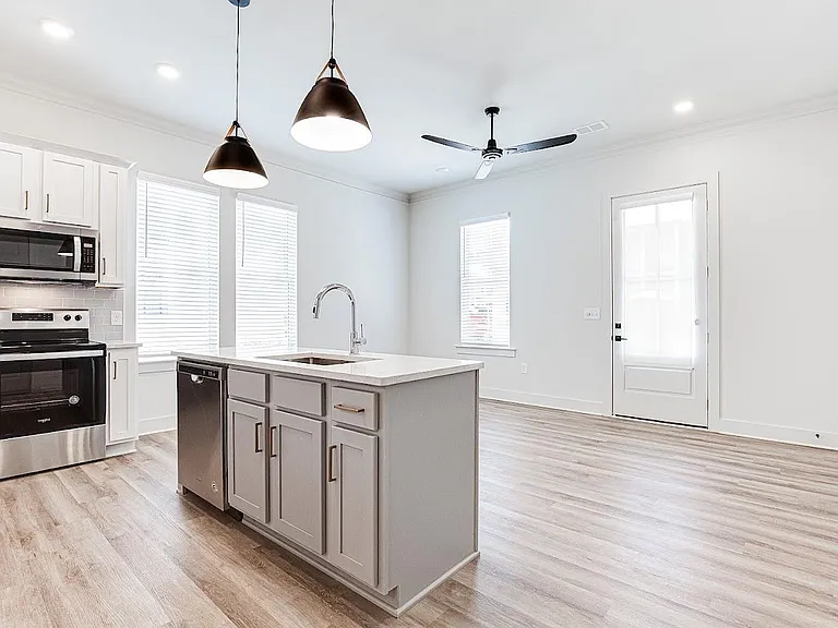 One Athens - 610 Barnett Shoals Rd — Photo 1