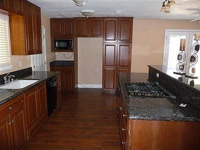 4th image of 1720 Daphne Ave