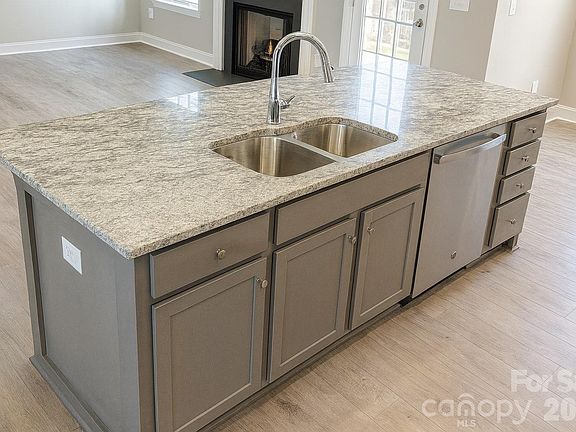 4th image of 458 Allen Dr