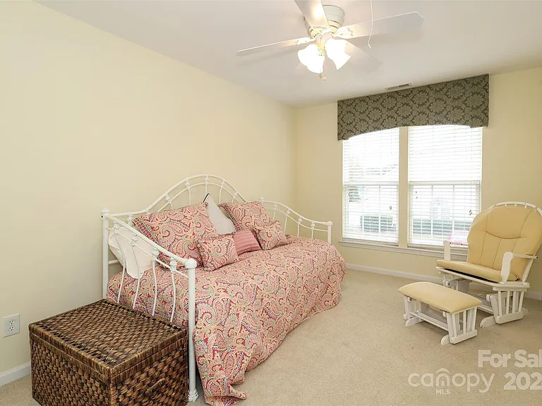 Horizon Cir — Photo 6