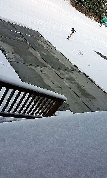 HEATED DRIVEWAY!