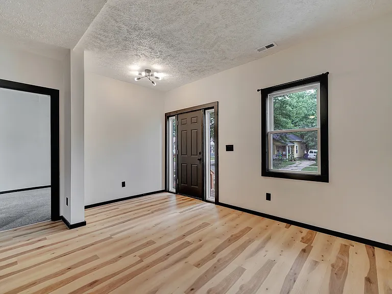 446 E St — Photo 7