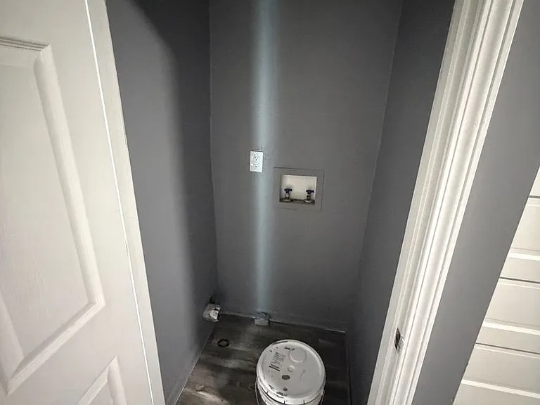 1301 Lillian Ave — Photo 12