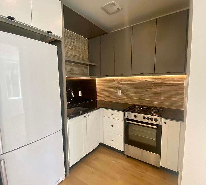 1st image of 85 Montrose Ave #3AB