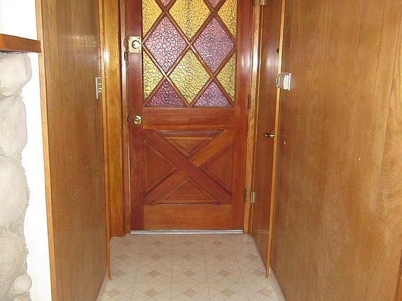 5th image of 2384 Spruce Dr