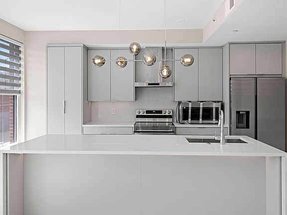 2nd image of 4720 Richmond St #2