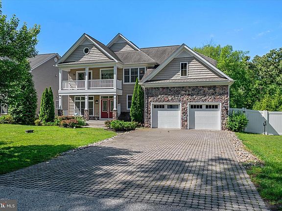 2nd image of 209 Olivia Ln