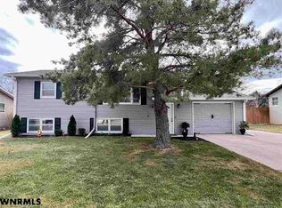 2745 Blackstone Rd, Gering, NE 69341