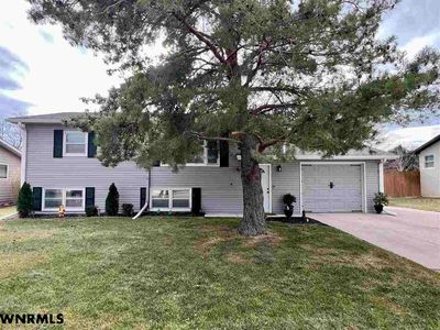 2745 Blackstone Rd, Gering, NE, 69341