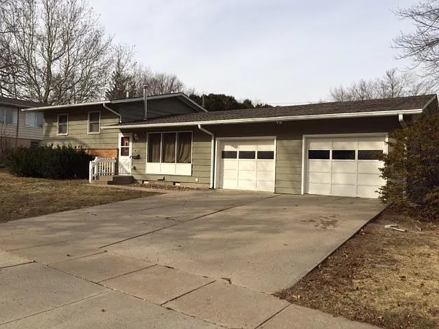 7 bed, $4,900 — Photo 1